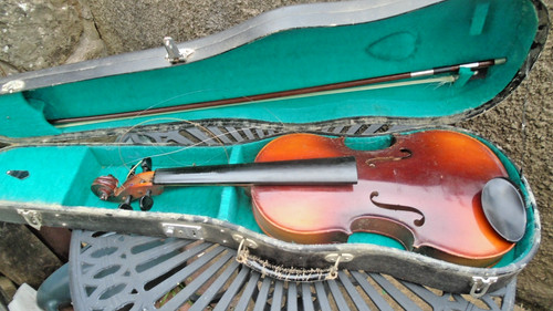 Full size violin and - full,