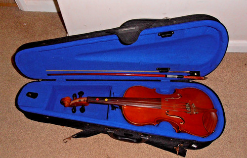 Violin half size - hard, case