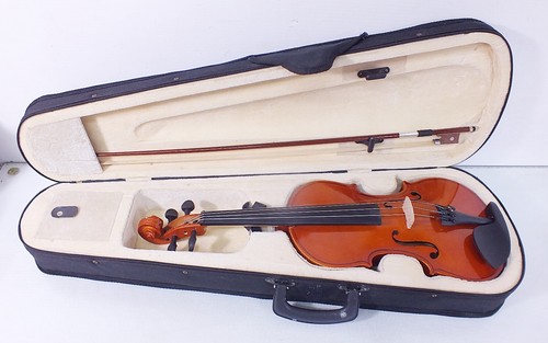 Unbranded full size violin - size,