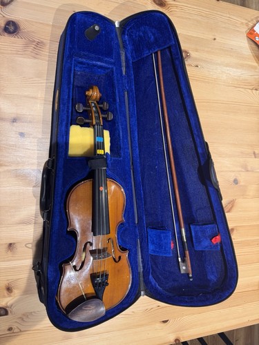Violin size with bow - 1/2,