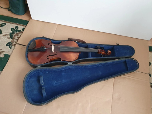 Antique violin - antique, —