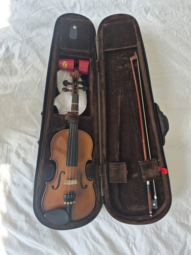 Size violin with hard case - 1/4,